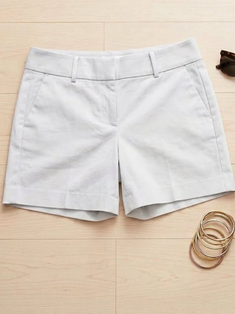 NWT Ann Taylor Beige Signature 4.5 Inseam Khaki Shorts Size 4 Preppy Minimalist